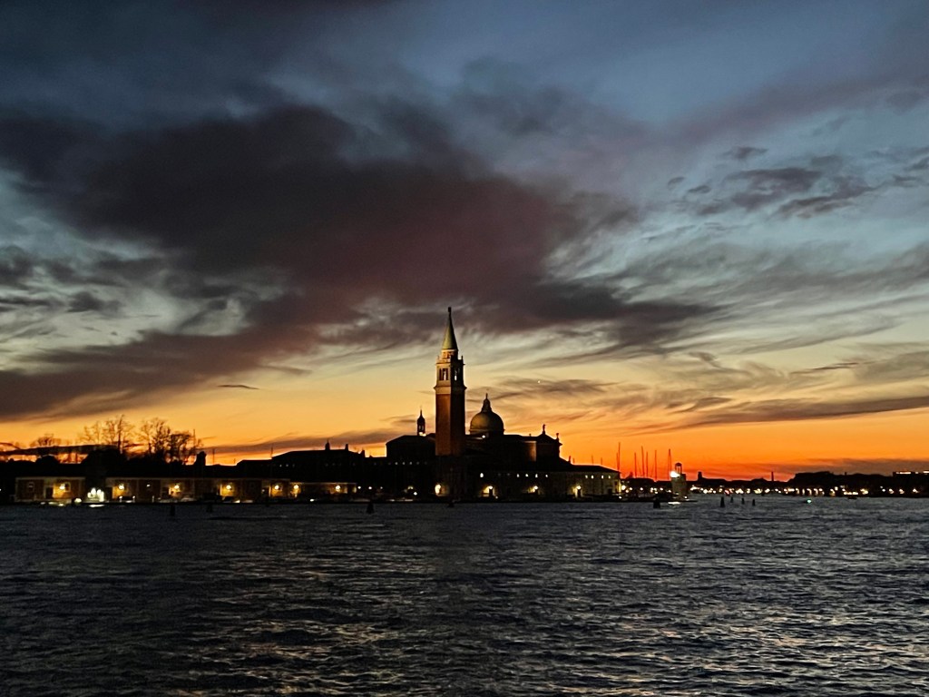 Alla scoperta di una delle isole più suggestive di Venezia: San Lazzaro degli Armeni, fra leggenda e realtà. 