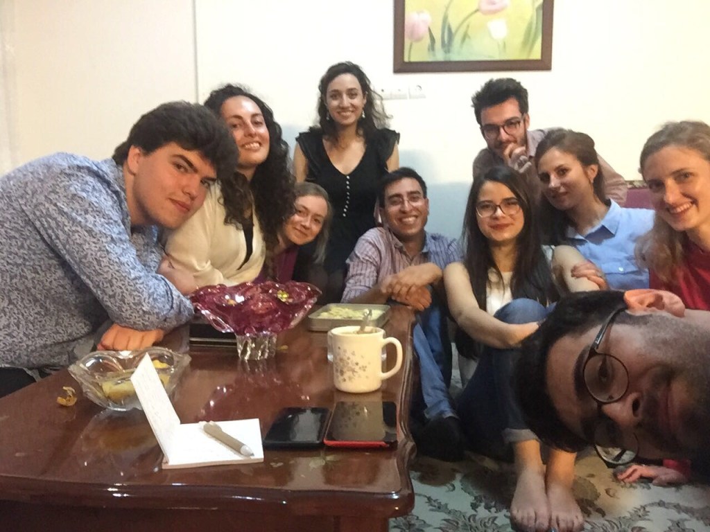 Cene con gli amici a casa di Nilhu, un ponte fra Oriente e Occidente 