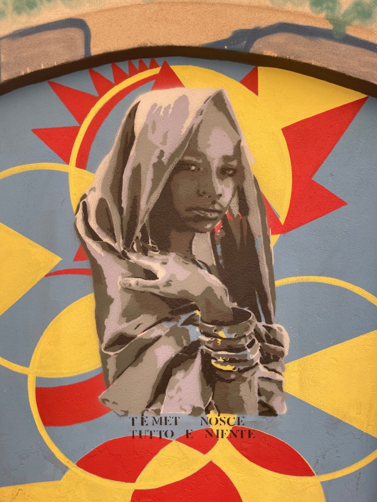 Temet e Nosce, volti di donna sui murales della città 